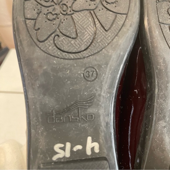 Dansko Black Cherry Patent Leather Opal Mary Janes Flats, size 37 EUR 7 US - Picture 8 of 10